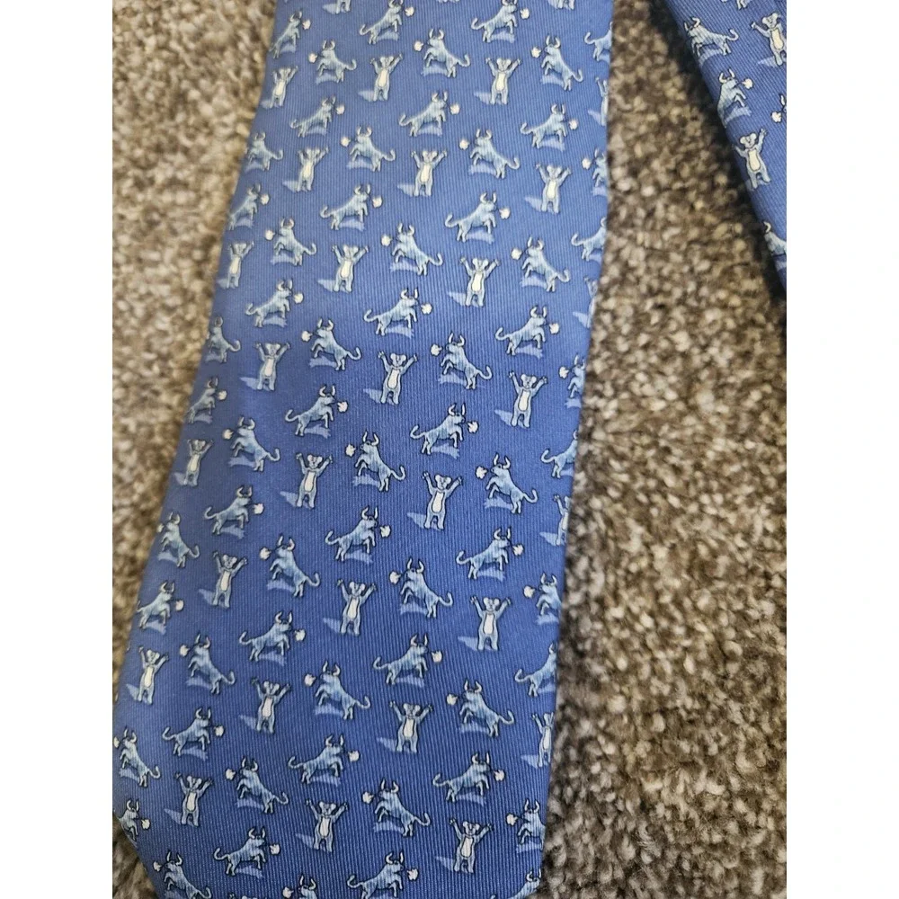 Vineyard Vines Hand Pick Blue BUFFALO BEAR Mens Tie‎ Necktie 100% Silk USA MADE